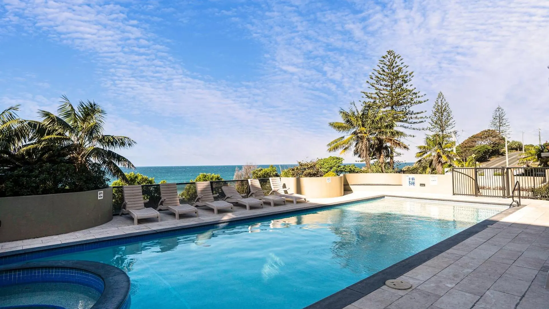 By The Beach - Clubb Coolum Beachside Resort Australien